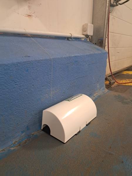 Installation de pièges connectés pour rongeurs dans un entrepôt de stockage alimentaire à Salon-de-Provence